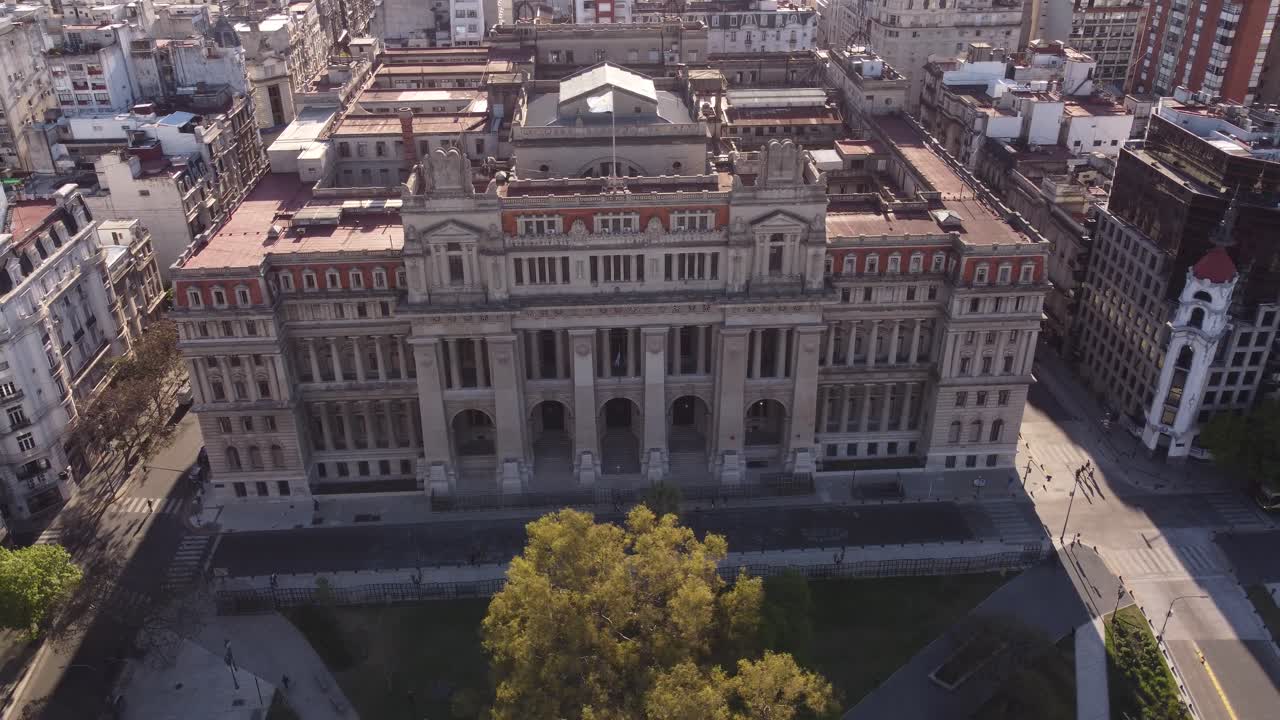 vista frontal del edificio de la corte suprema de justicia de la nación argentina