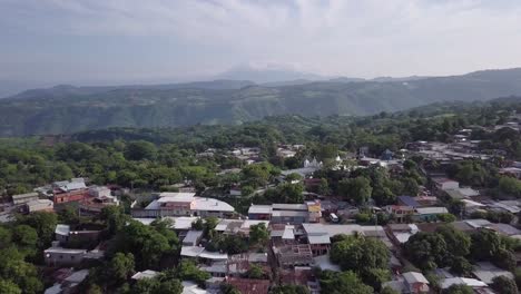 vista aérea del pequeño pueblo de cuisnahuat en el salvador, américa central - dolly in