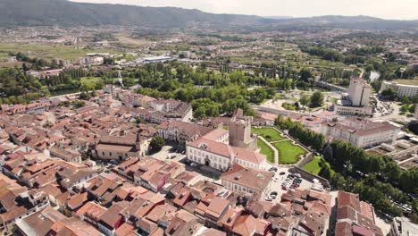 Vista-Superior-Del-Magnífico-Pueblo-Turístico-Portugués-Chaves,-Portugal