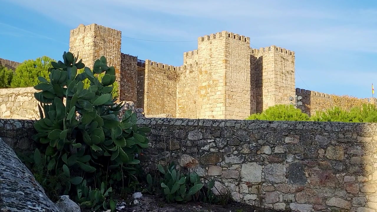 Trujillo Slot ved solnedgang. Panoramaudsigt. Optagelsessted for Casterly Rock og King's Landing i *Game of Thrones*.