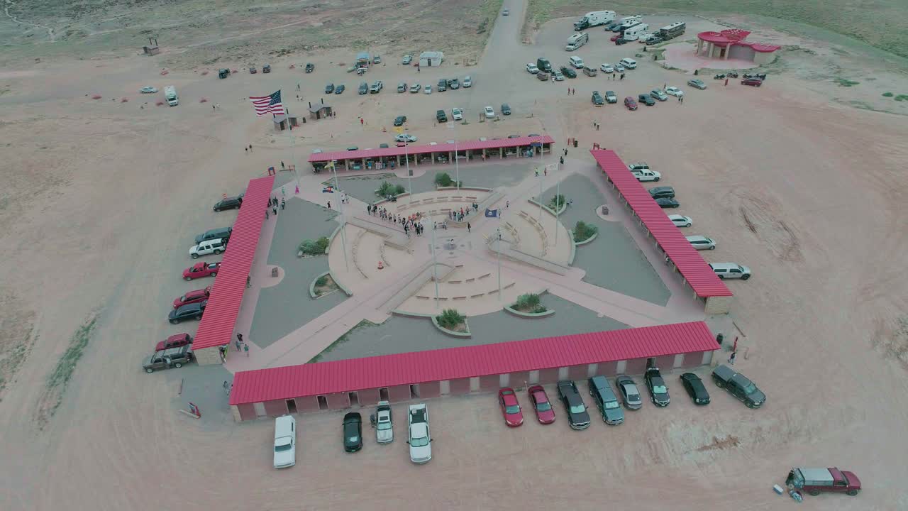 콜로라도, 유타, 애리조나, 뉴멕시코의 교차점에 있는 네 모서리 지점의 조감도