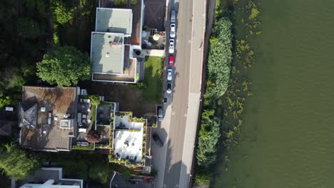 parrarrel aéreo cinematográfico a la orilla del río y los edificios sobre el río neckar en neuenheim, heidelberg, alemania