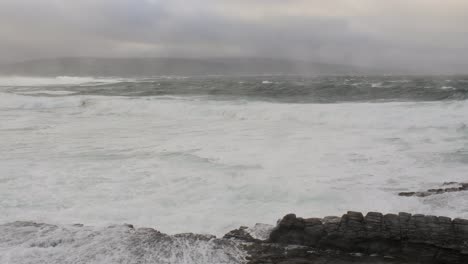 Sturm-Am-Meer-In-Der-Grafschaft-Mayo,-Irland