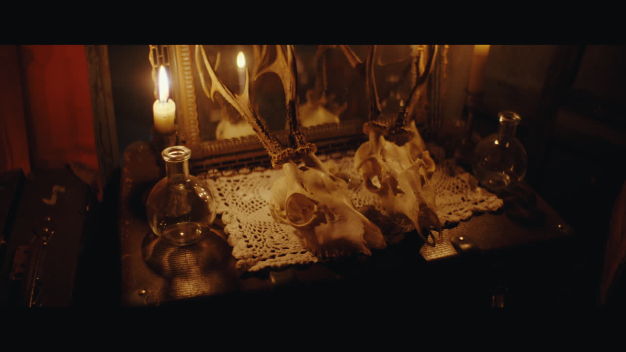 The mirror inside the circus cart