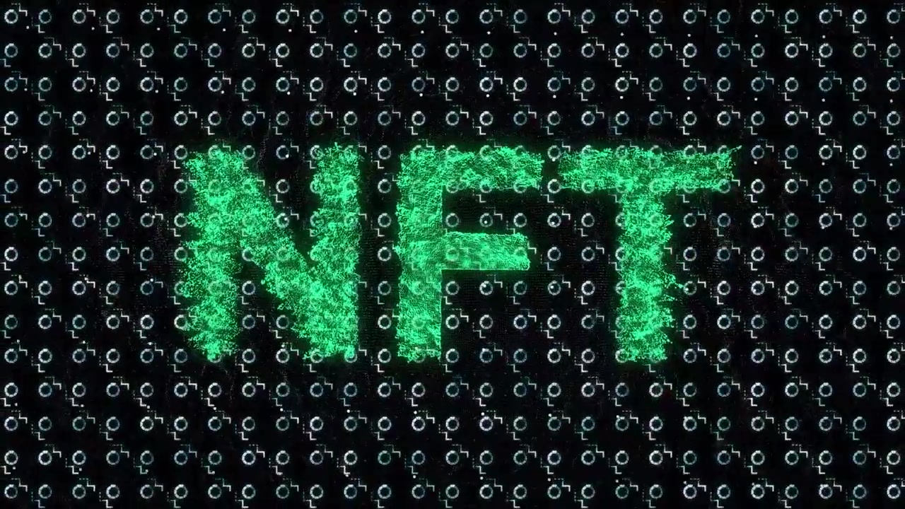 Animazione di testo NFT verde al neon con motivo su sfondo nero.
