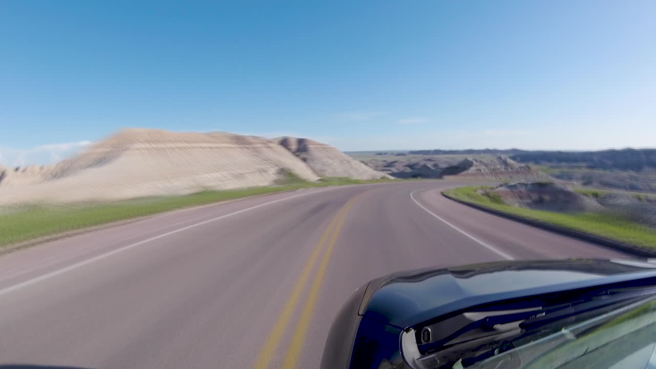 Timelapse mentre si guida attraverso il Parco Nazionale delle Badlands nel Dakota del Sud, USA