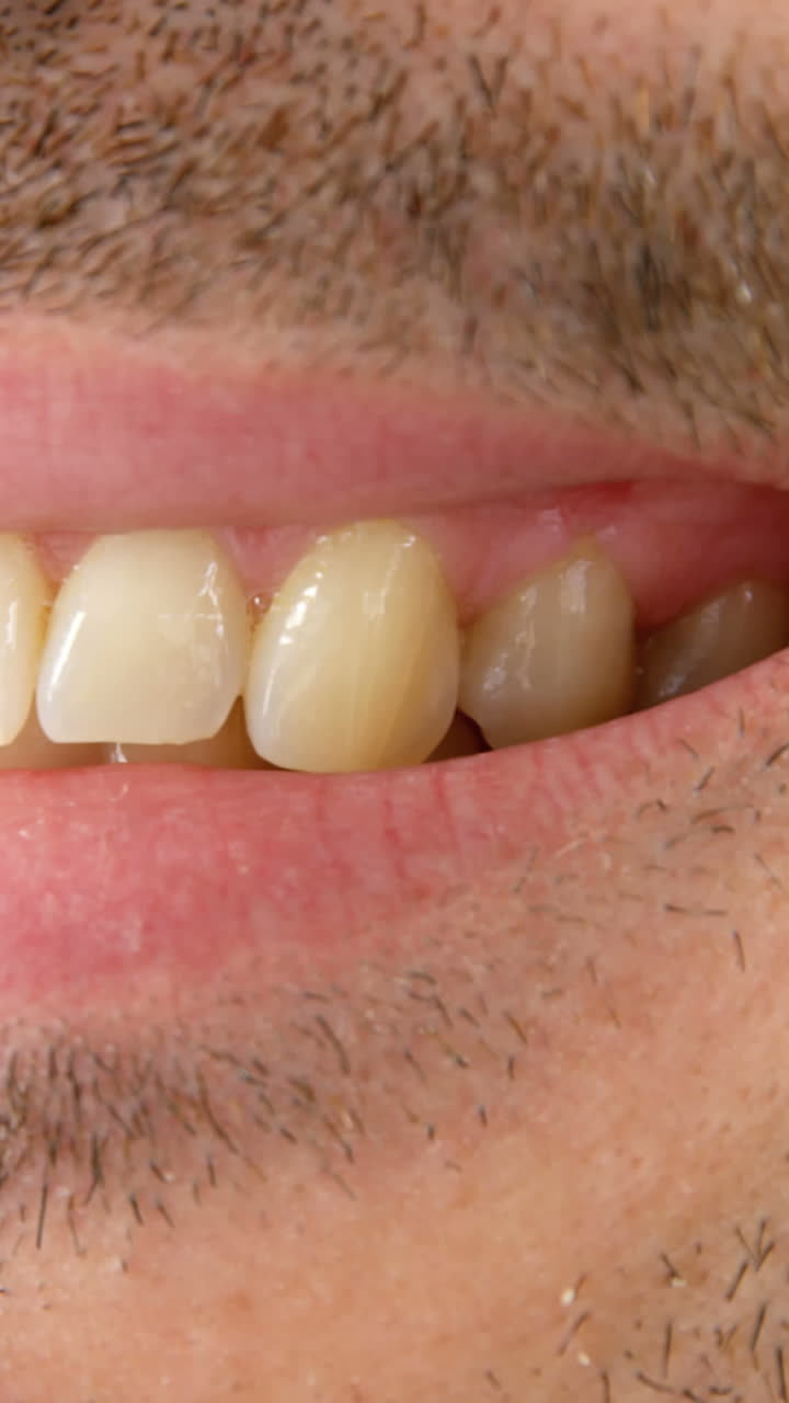 웃는 남자의 클로즈업