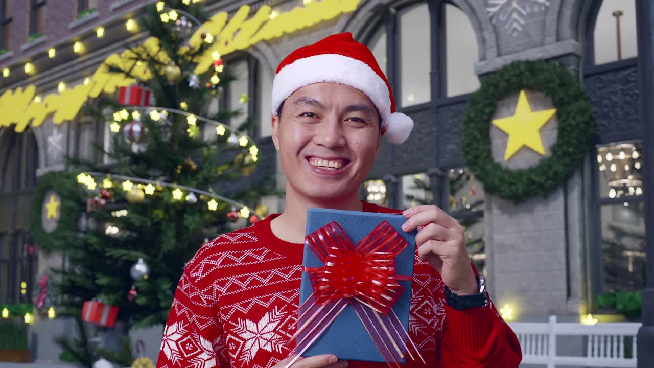 hombre feliz con un regalo de navidad