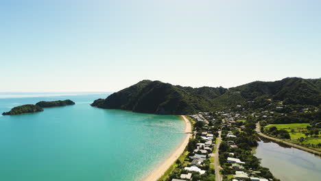 Private-home-estates-on-exotic-coastline-of-New-Zealand,-aerial-view