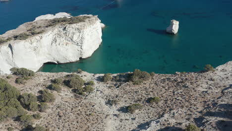 Vista-Del-Yate-En-La-Bahía-Del-Paraíso-Tropical-En-Grecia