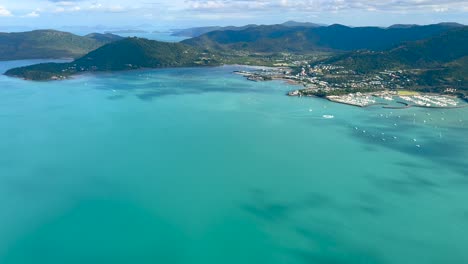 Aerial-4K-of-Whitsunday-Islands-in-Queensland,-Australia-in-December-2022