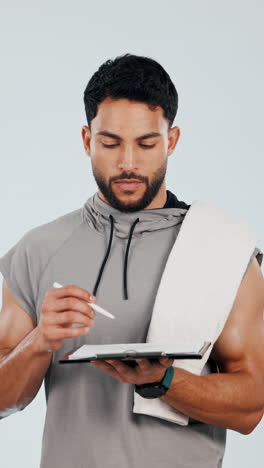 fitness, oferta y cara de hombre con portapapeles