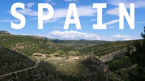 paisaje del campo superpuesto con gráfico animado que deletrea españa