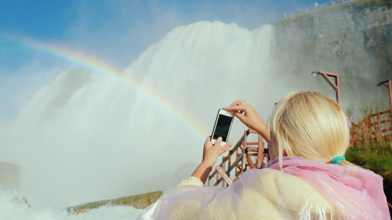 여자 사진 나이아가라 폭포