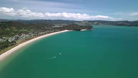 Tender-driving-towards-boat-in-Cooks-beach-at-high-tide