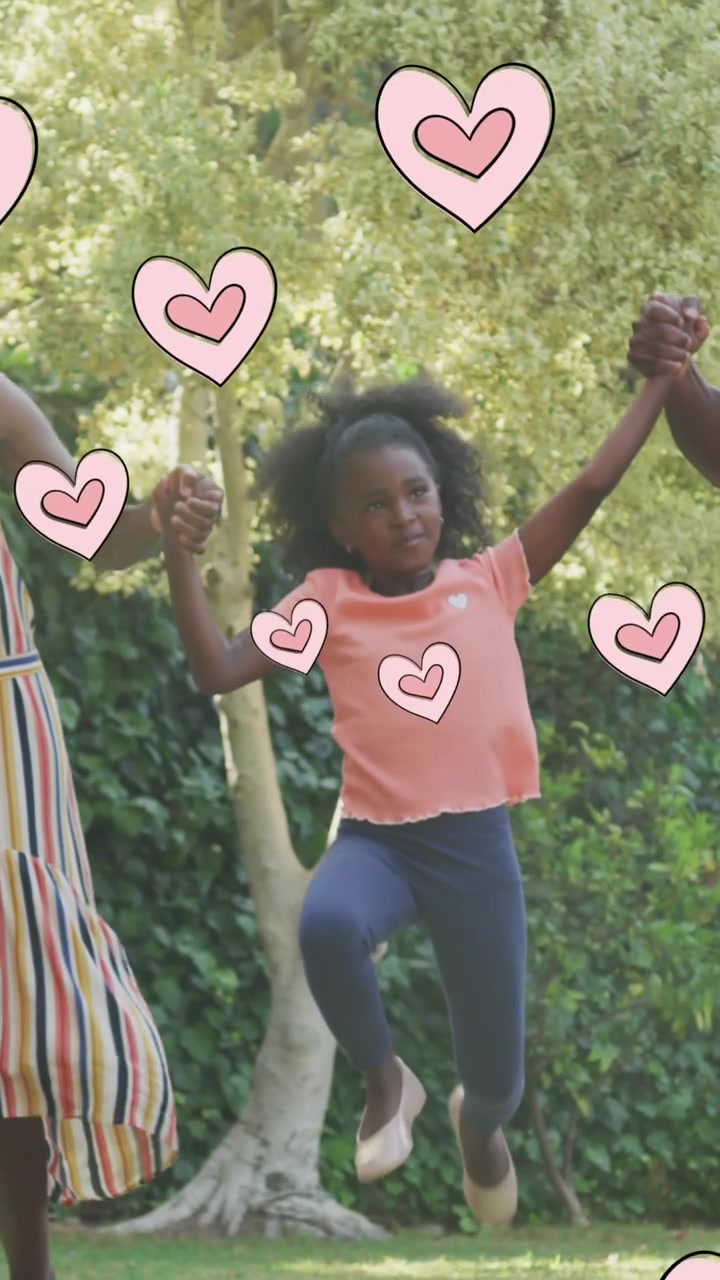 Animatie van harten boven vrolijke Afro-Amerikaanse familie in de tuin