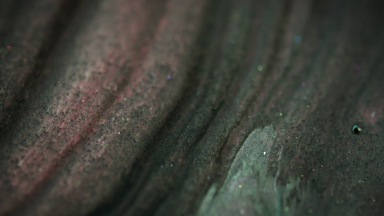 los cristales brillan sobre un fondo marrón. imágenes de pintura de arte fluido.