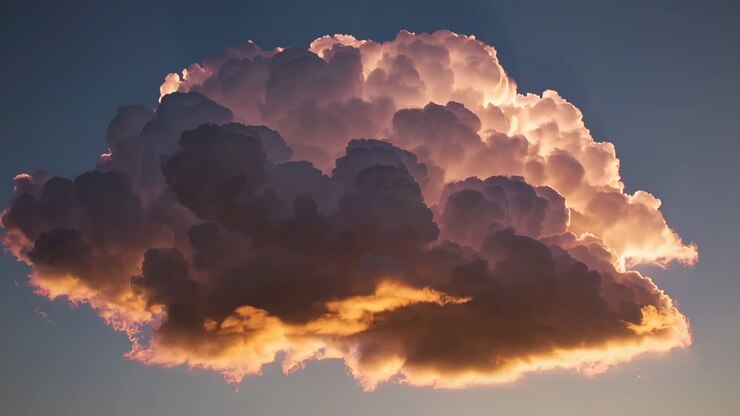 Dramatische Sonnenuntergangs-Kumuluswolke