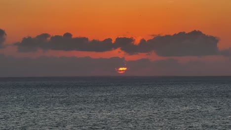 puesta de sol sobre la bahía móvil, alabama