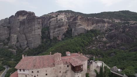 Drone-pullback-shot-over-Monastery-of-Rousanou-in-historic-Meteora,-Greece