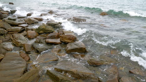 Scenic-Seascape-and-rock-in-the-daytime-of-Khao-Laem-Ya-National-Park,-Rayong,-Thailand