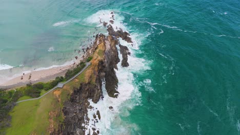 stunning cliffs and ocean waves at byron bay