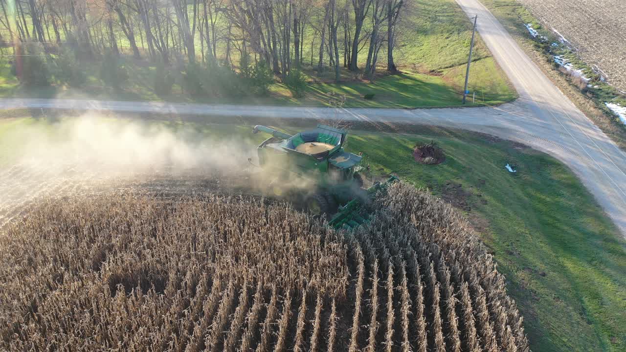 옥수수 수확 의 공중 사진