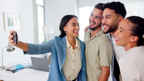 Selfie,-Equipo-De-Oficina-Y-Grupo-De-Personas-En-Redes-Sociales