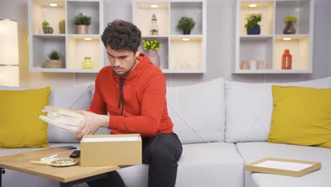 el hombre que se enojó con el contenido de la carga. envío equivocado.