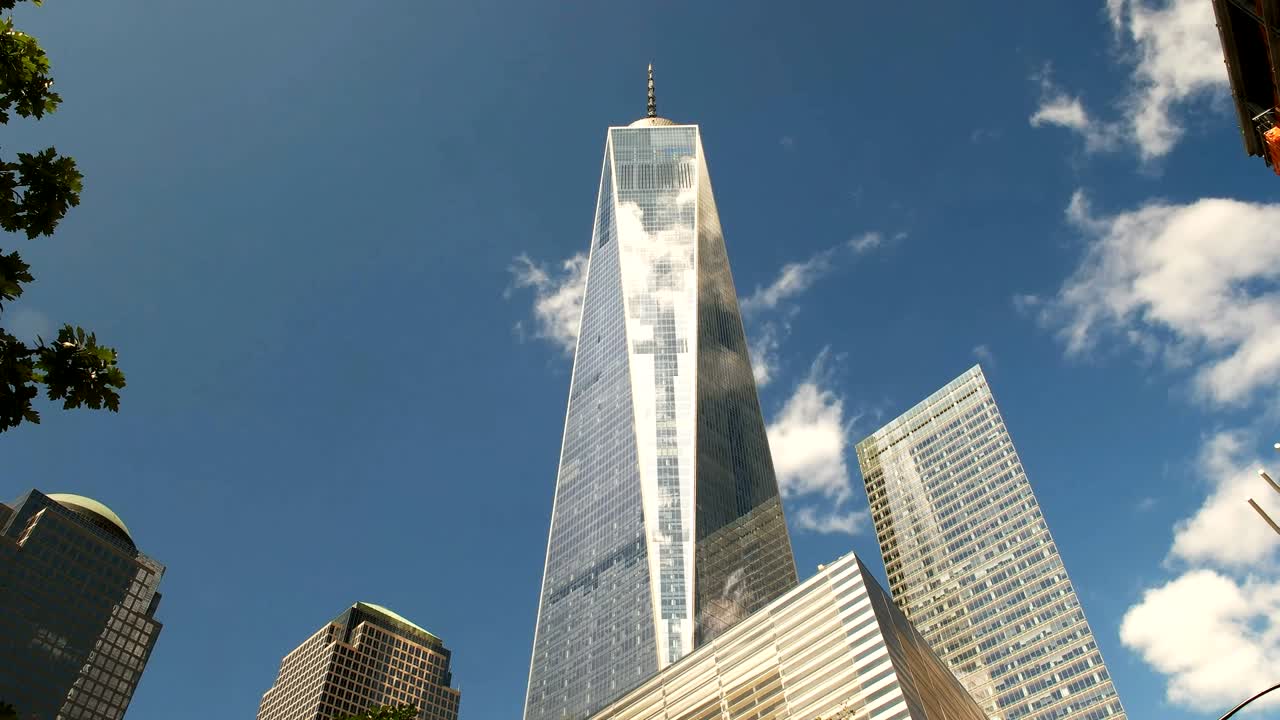 vista panoramica a basso angolo di un world trade center a new york
