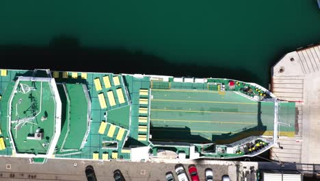 buque granelero anclado en el puerto de ploce en ploce, croacia