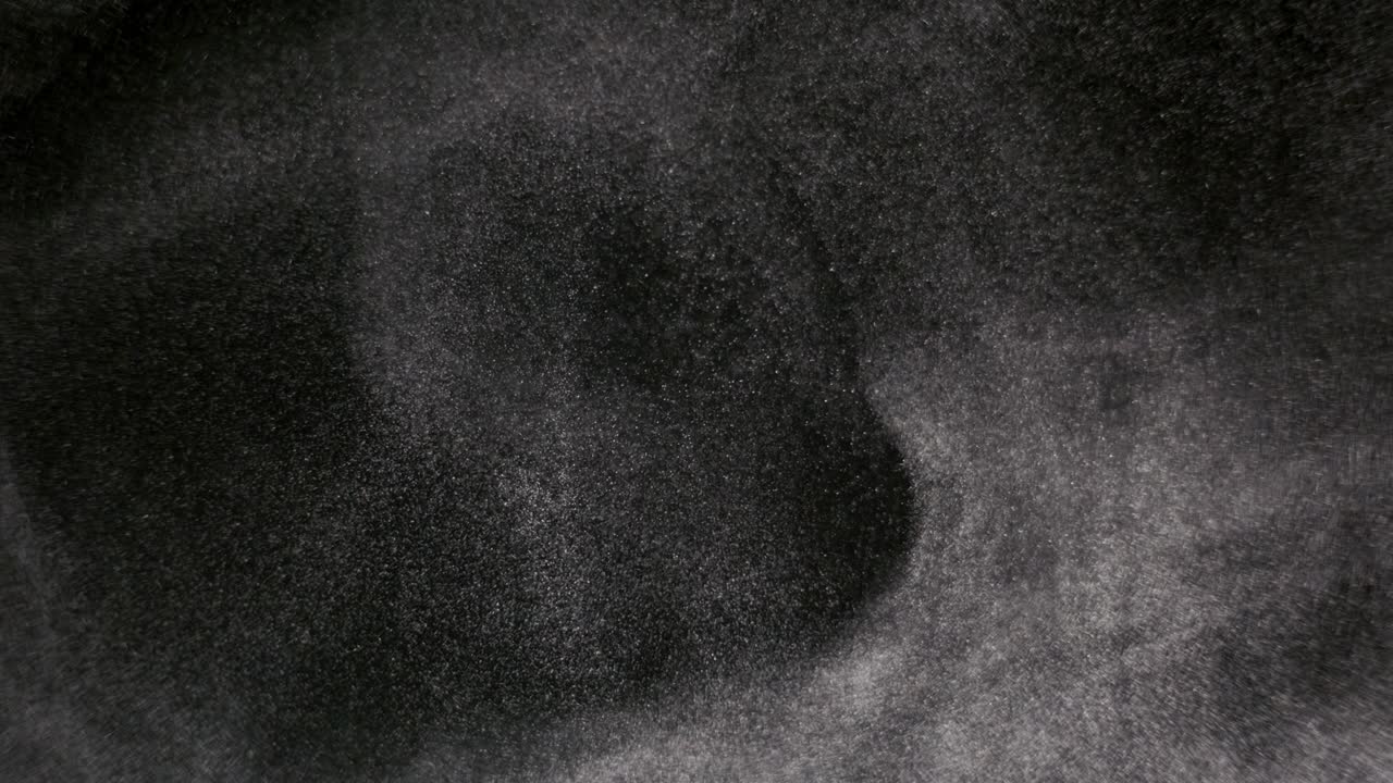 검은 바탕에 분리 된 파우더