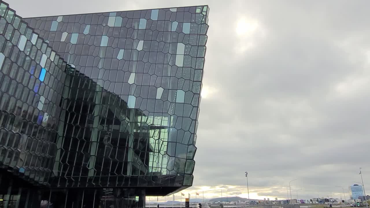 edificio harpa moderno de reykjavik, islandia