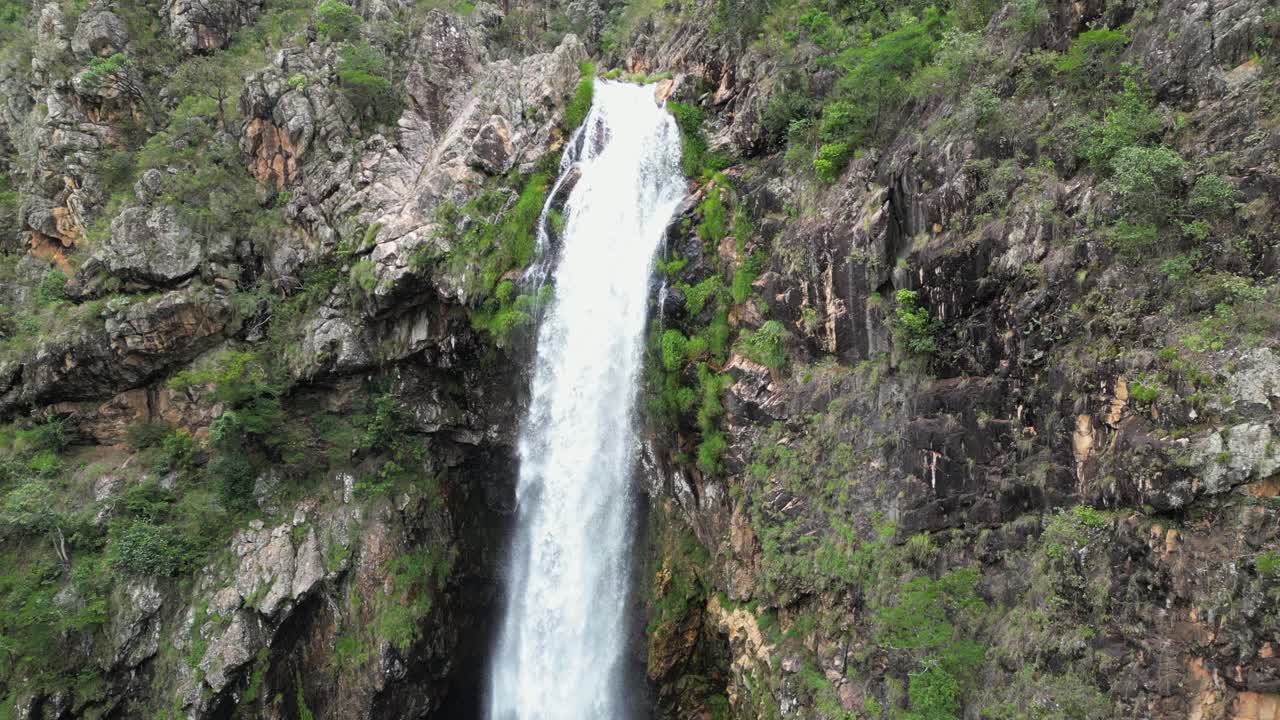 Fundao waterfall freefalls from rugged shattered rock cliff in Brazil