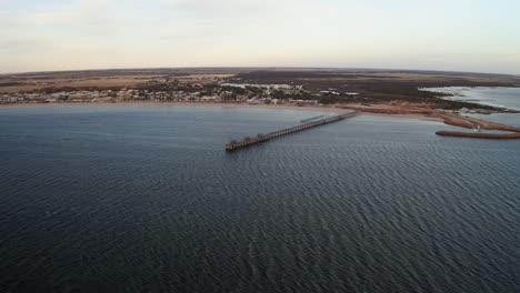 vista aérea de la costa de la bahía de coffin, en la península de eyre, en el sur de australia.