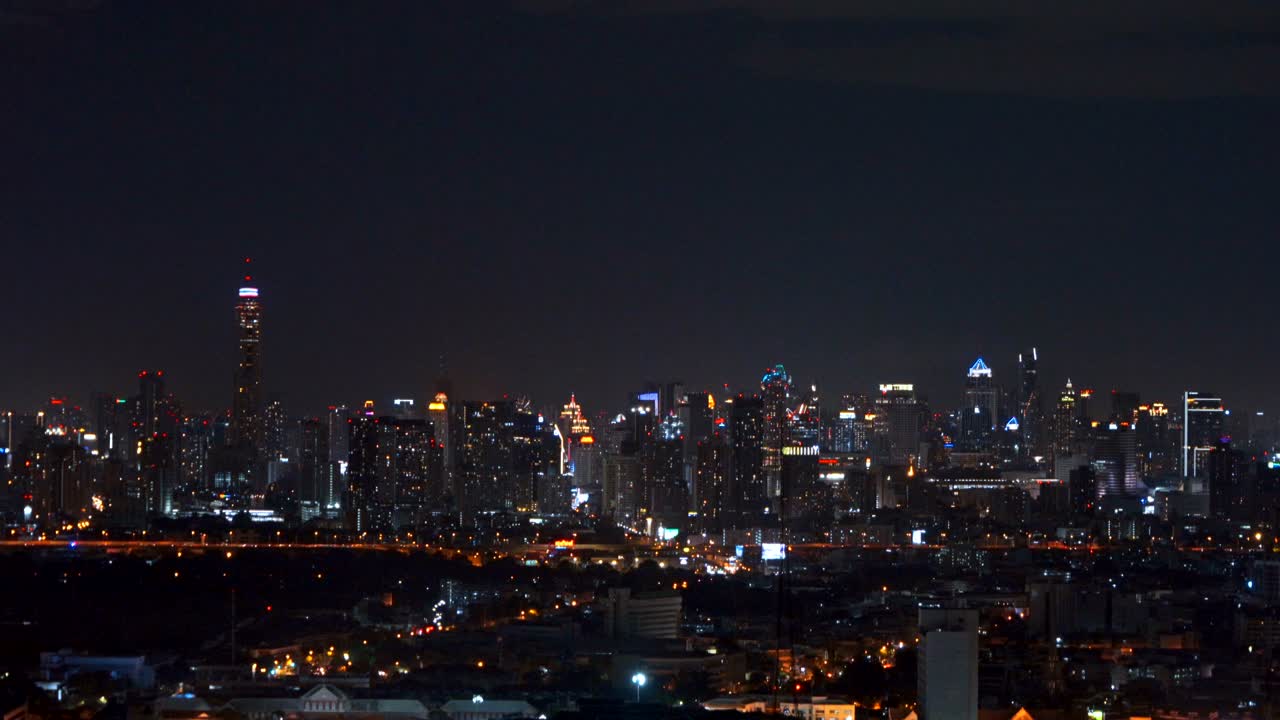 밤에는 태국 방 시내의 초고층 건물과 시내 금융 구역 4k 시내 풍경 vdo
