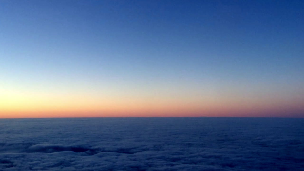 일출과 구름, 비행기에서 보기