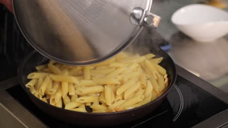 cooking pasta with garlic and ginger