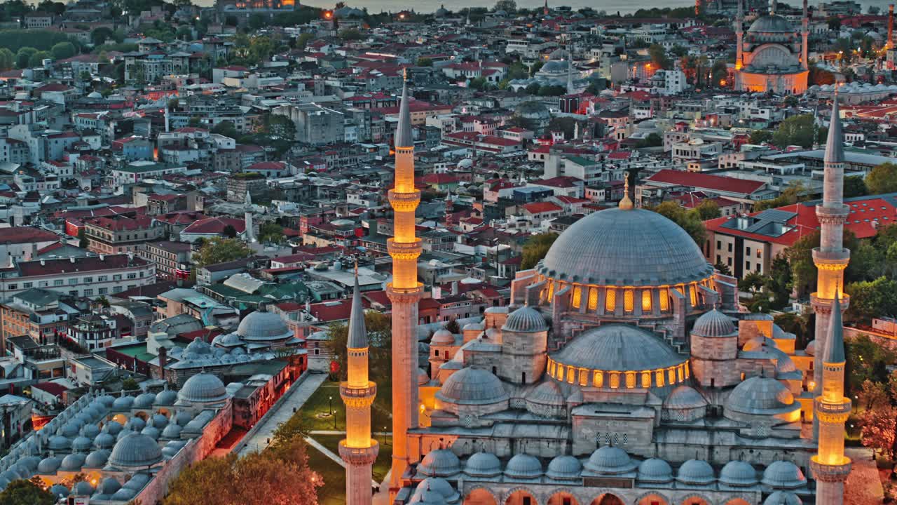 la mezquita imperial otomana, en la ciudad de estambul.