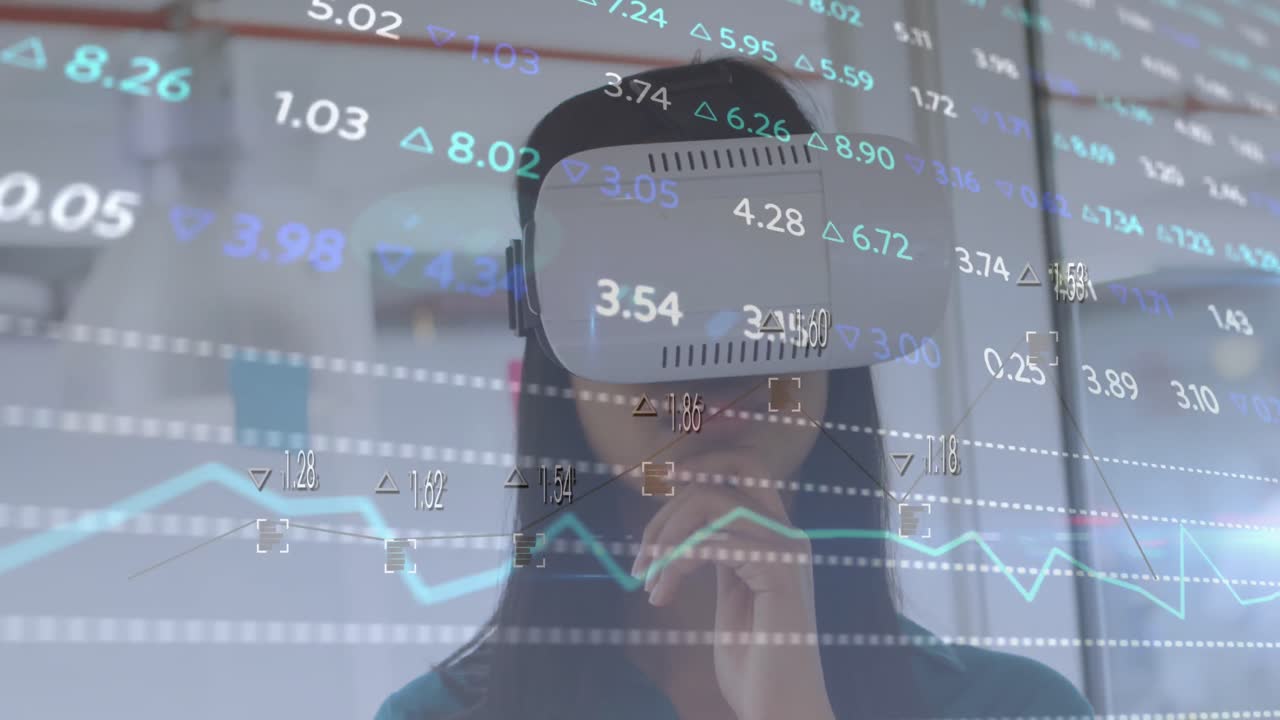 animación del procesamiento de datos financieros sobre una mujer que lleva auriculares vr