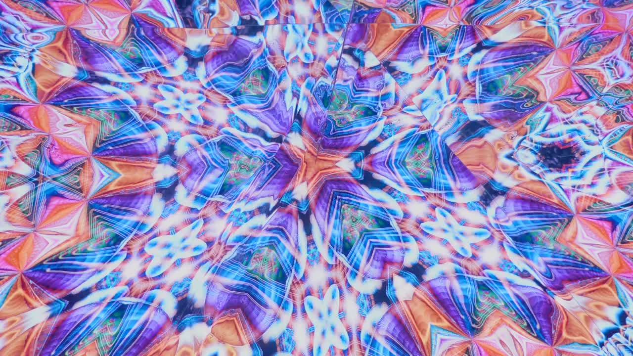 un caleidoscopio colorido se mueve y cambia su apariencia