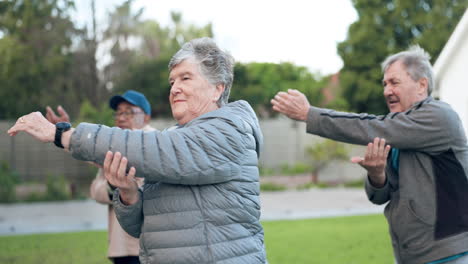 Personas-Mayores,-Fitness-Y-Estiramientos-En-Clase.