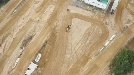 vista aérea sobre las rutas de motocross que se están preparando