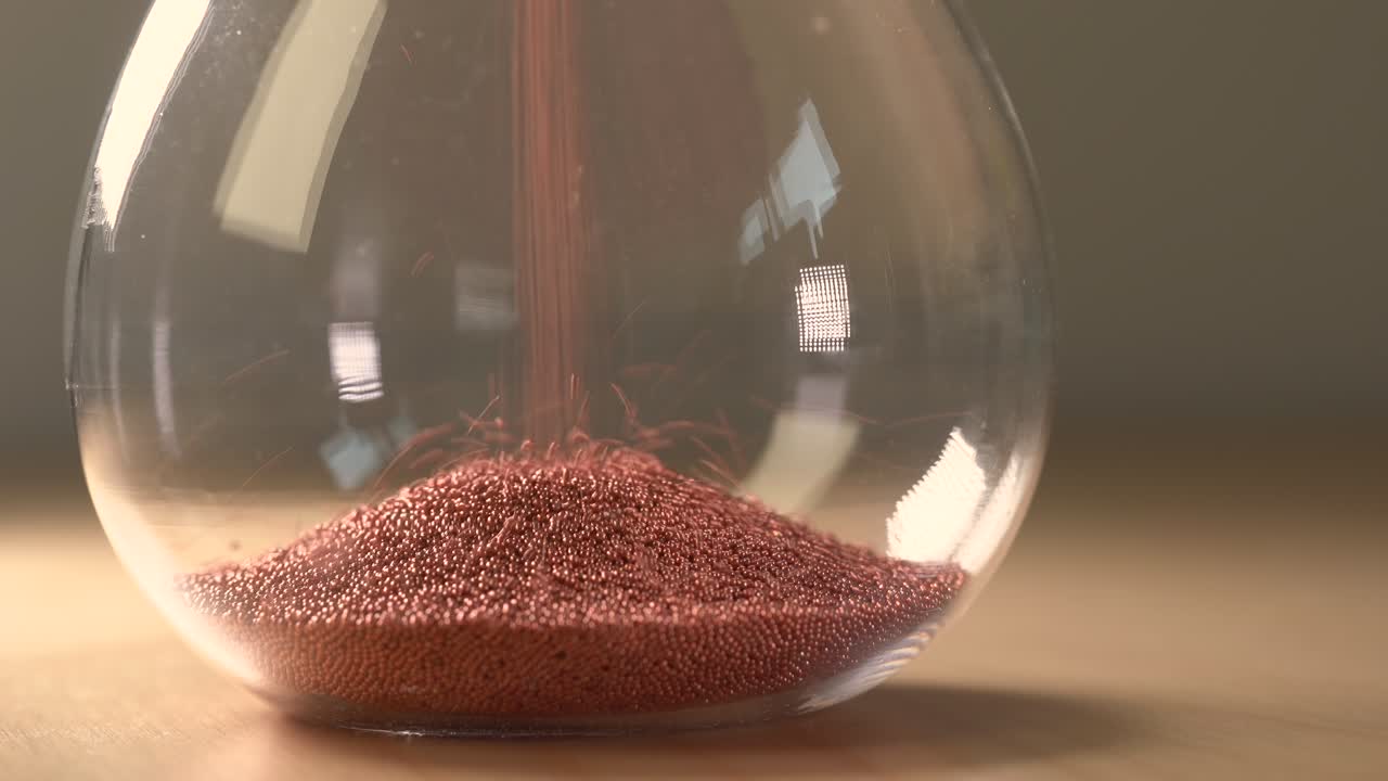 유예 기간 까지의 카운트다운 에서 지나가는 시간을 측정 하는 모래시계