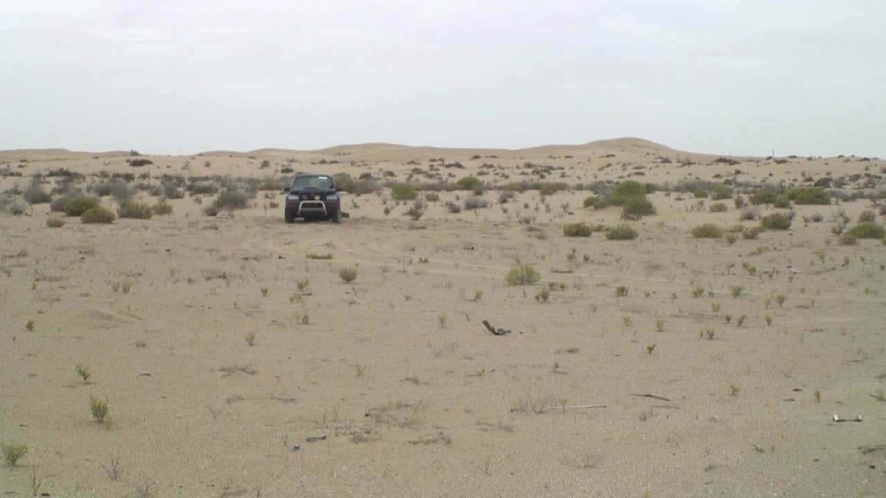 L'Esercito Fa Esplodere Un'Auto Nel Deserto