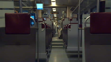 Innenansicht-Eines-Leeren-U-Bahn-Zugs-In-Helsinki,-Finnland