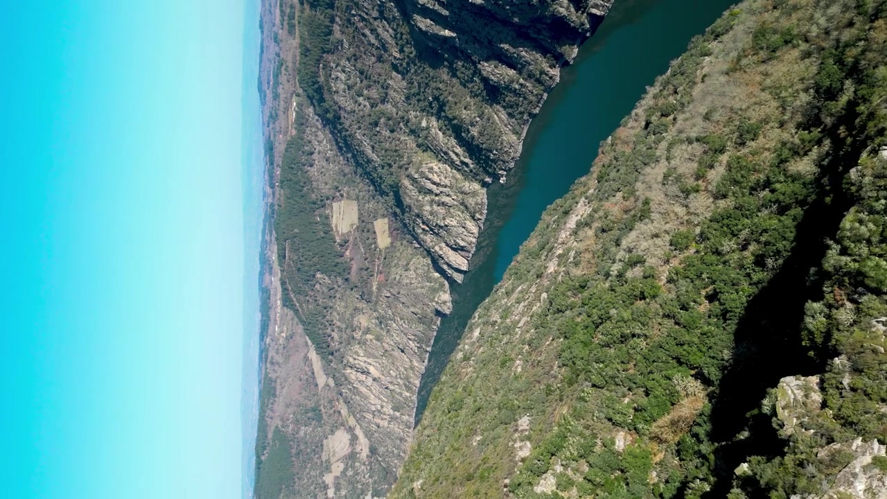 Canyon del fiume Sil a Parada de Sil, Ourense, Galizia, Spagna. Ripresa aerea verticale.