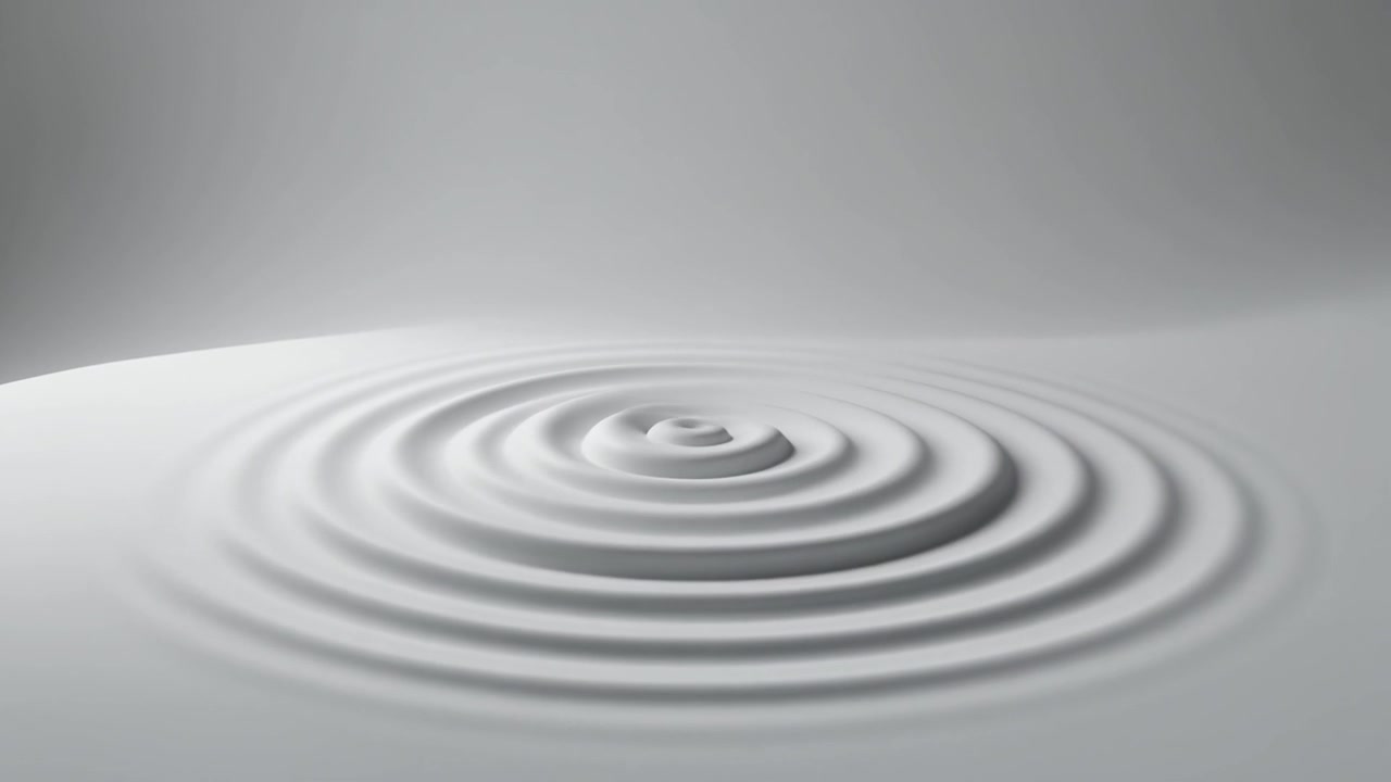 Increspature concentriche che si espandono su una superficie bianca liscia