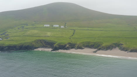 Aerial-pull-out-view-of-the-Great-Blasket-Island,-west-of-the-Kerry-coastline-in-Ireland