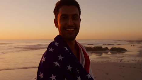 joven junto al mar